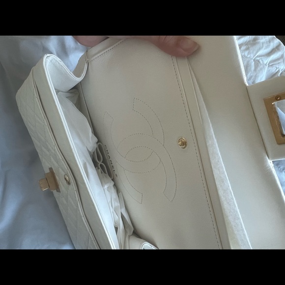 Chanel 2.55 classic small 225 white calfskin in gold hardware - Picture 10 of 11